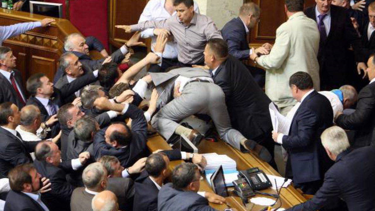 Democracia Ayer y Hoy.